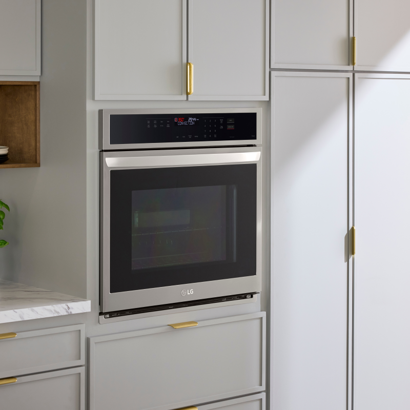 LG HORNO EMPOTRABLE ELECTRICO LG STUDIO DE 4.7CUFT CONVECCIÓN Y FREIDORA DE AIRE SMART THINQ